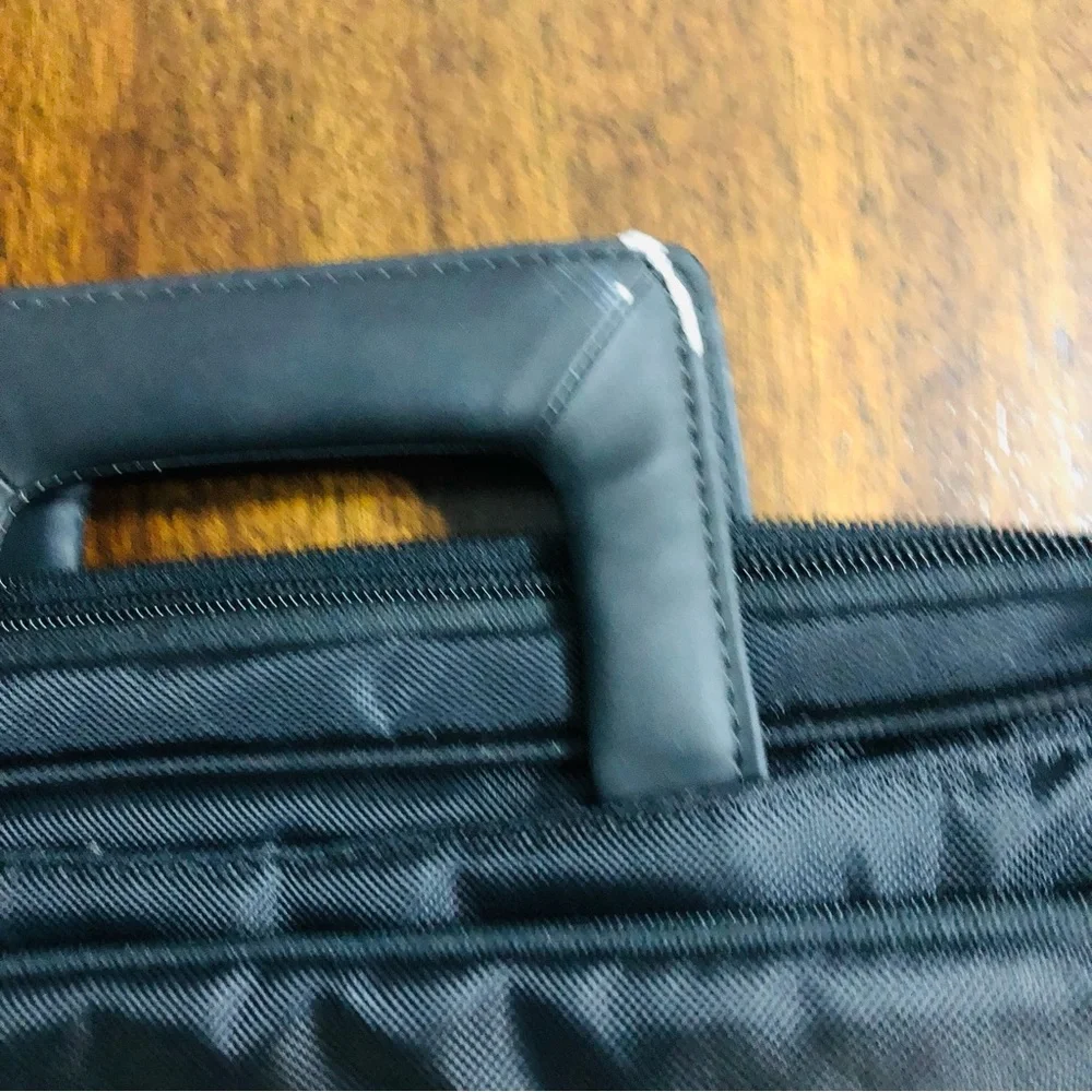 Dell shoulder hand laptop bag multiple compartment pockets black 14”X18”